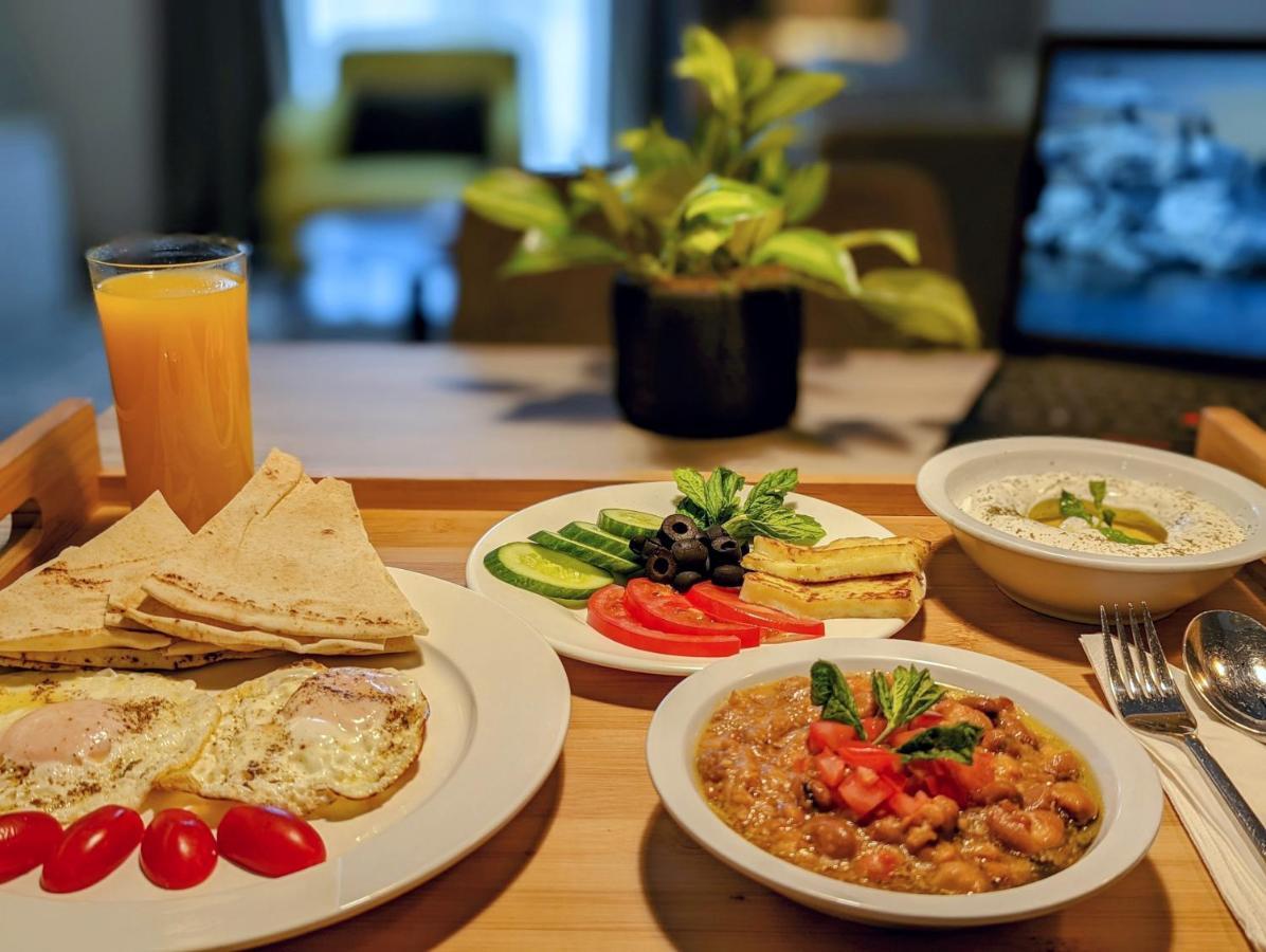 Citadines Abha Aparthotel Luaran gambar Israeli breakfast