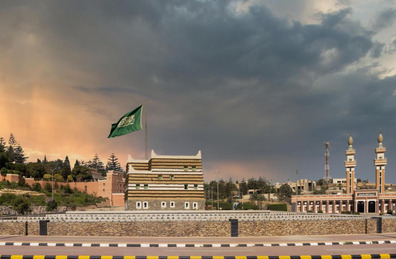 Citadines Abha Aparthotel Luaran gambar The Saudi Arabian flag flying in the city of Riyadh