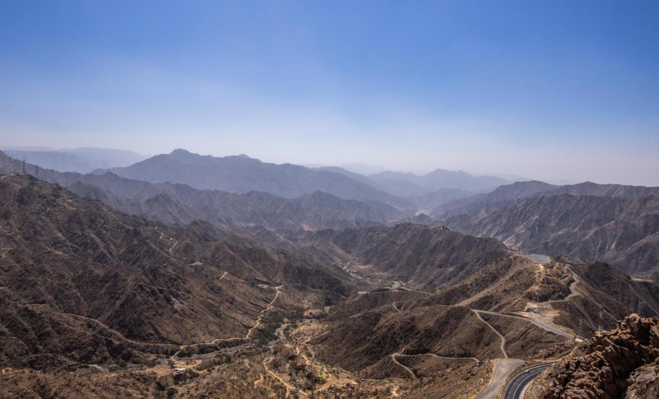 Citadines Abha Aparthotel Luaran gambar The Hajar Mountains