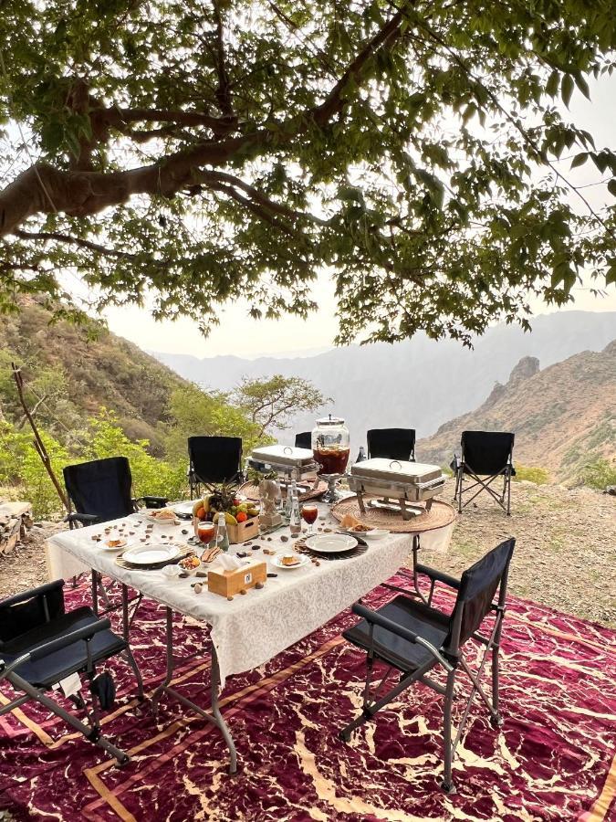 Citadines Abha Aparthotel Luaran gambar A picnic in the mountains of Oman